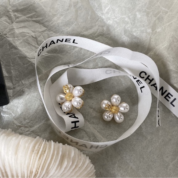 CHANEL Jewelry - CHANEL White Pearl and Gold Flower Earrings